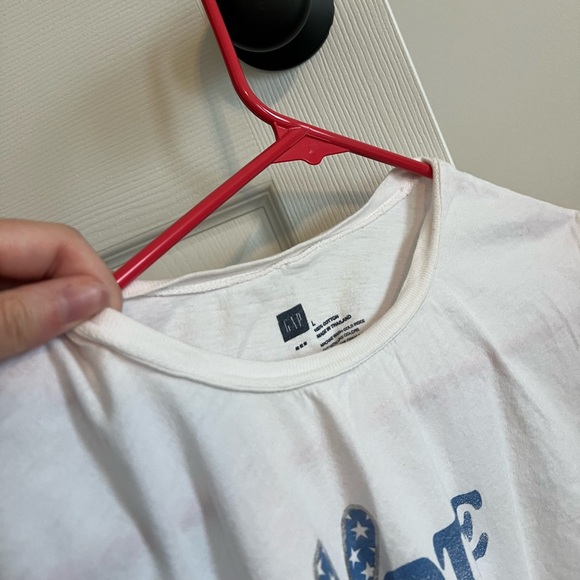 🇺🇸GAP: Women’s size L, white “vote” theme short sleeve t-shirt, preowned. - Picture 3 of 8